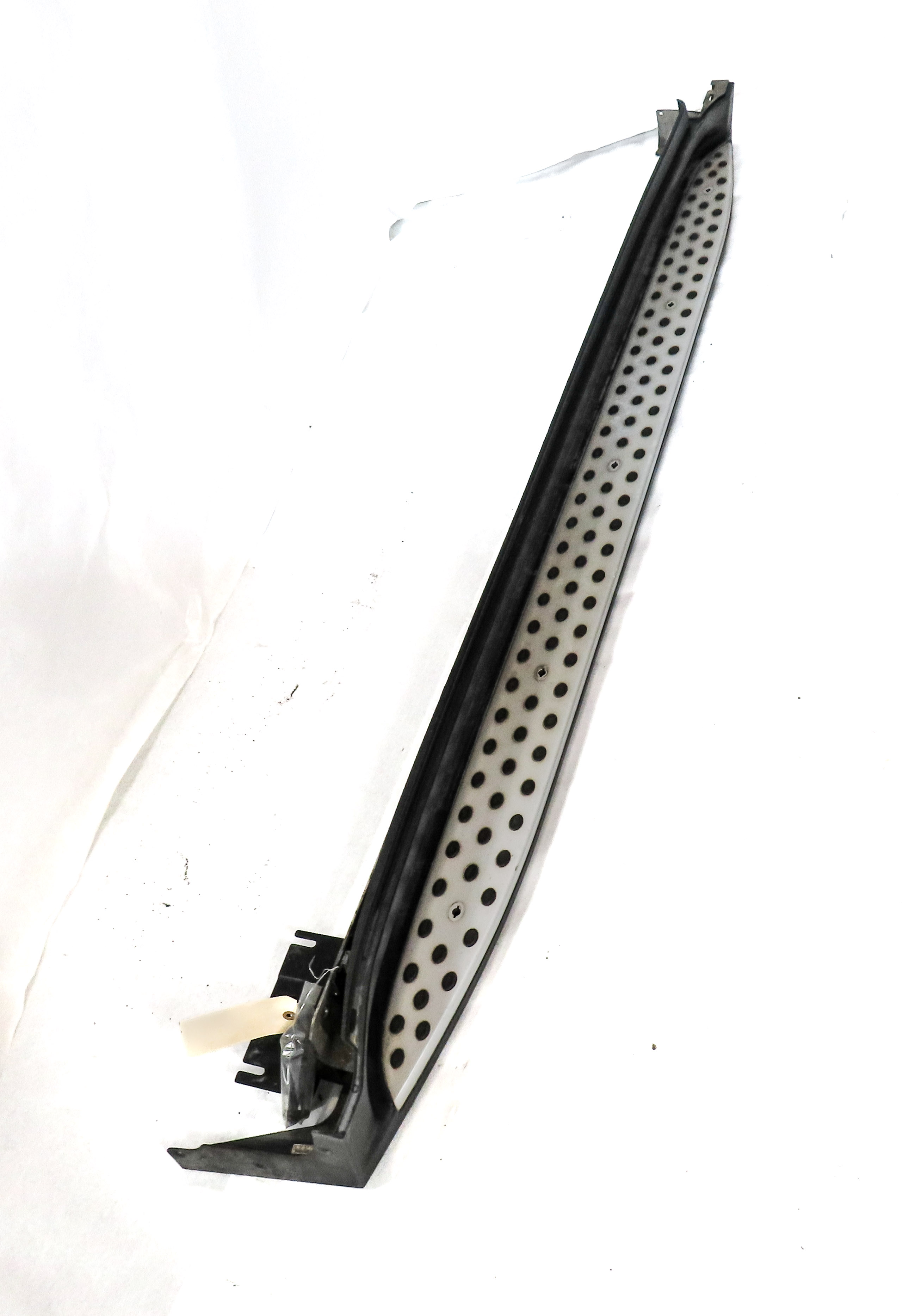 08-12 MERCEDES GL-CLASS (X164) RIGHT PASSENGER RUNNING BOARD STEP TRIM w/ MOUNT — exact item pictured